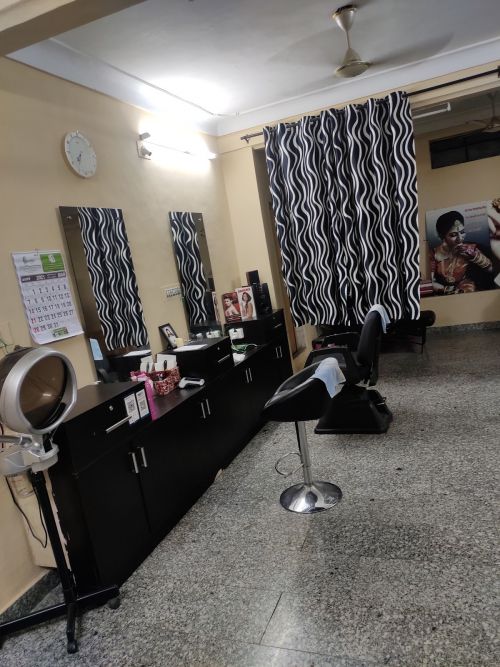 Lilly Beauty Parlour