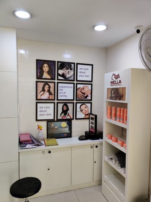 Naturals Hair And Family Salon