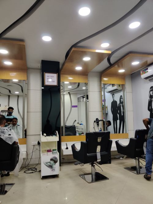 Naturals Hair And Family Salon