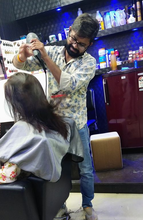 Raju gents parlour shop