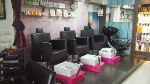 Urvashi Beauty Parlour & Classes