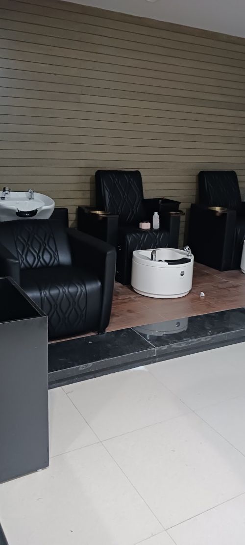 Naturals Family Saloon & Spa