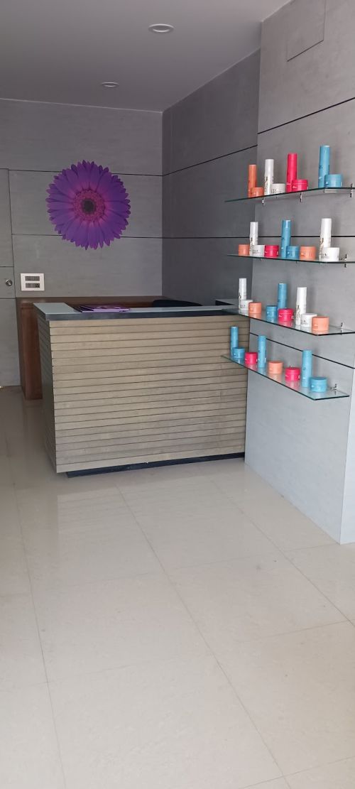 Naturals Family Saloon & Spa