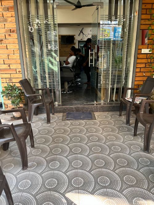 Youth Looks Saloon