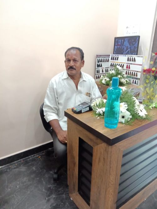 Youth Looks Saloon