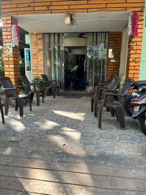 Youth Looks Saloon