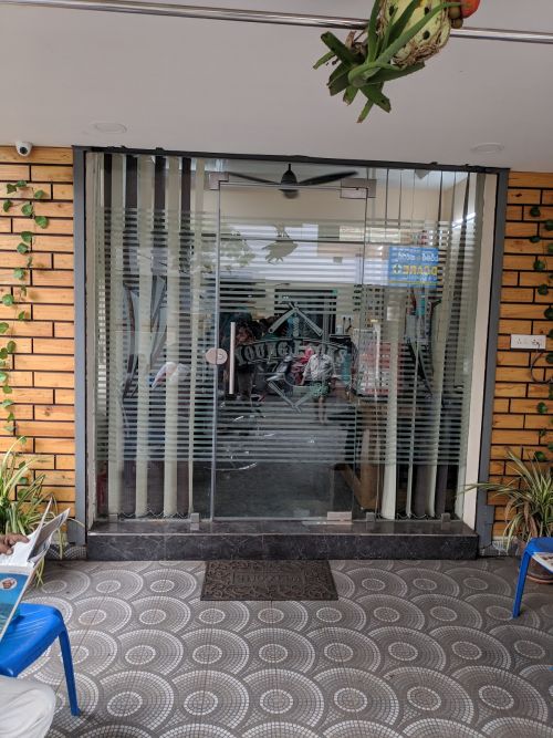 Youth Looks Saloon