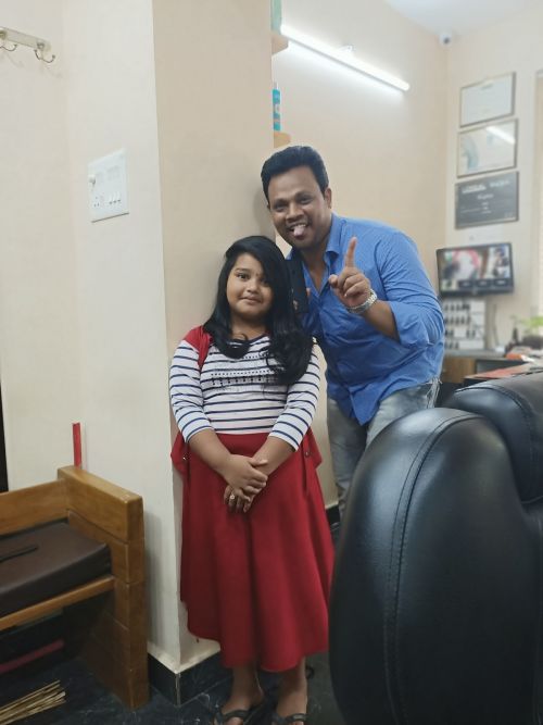 Youth Looks Saloon