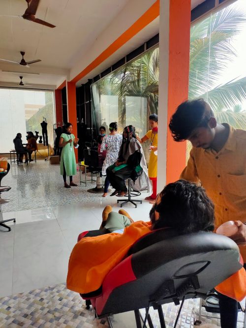 Rohini Ladies Beauty Parlour