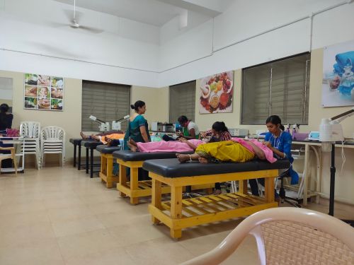 Rohini Ladies Beauty Parlour