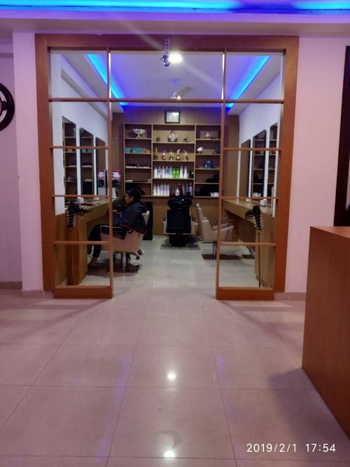 UNISEX SALON HAIR & STYLE