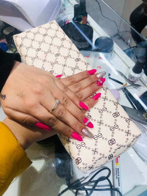 GLAMAZON UNISEX SALON