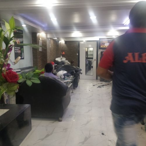 Alex Unisex Hair And Beauty Salon