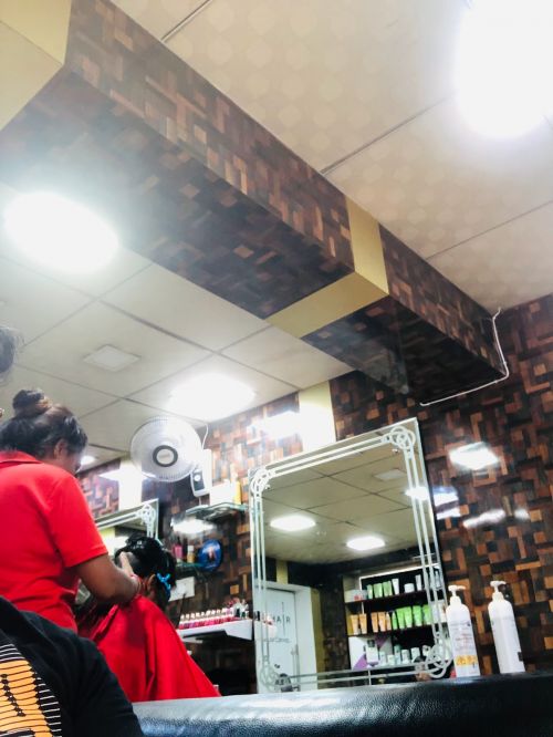 Alex Unisex Hair And Beauty Salon