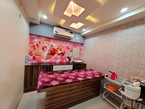 Good Cute Mens & Womens Beauty Parlour