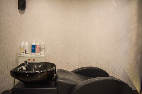 Kaarunya Beauty Parlours