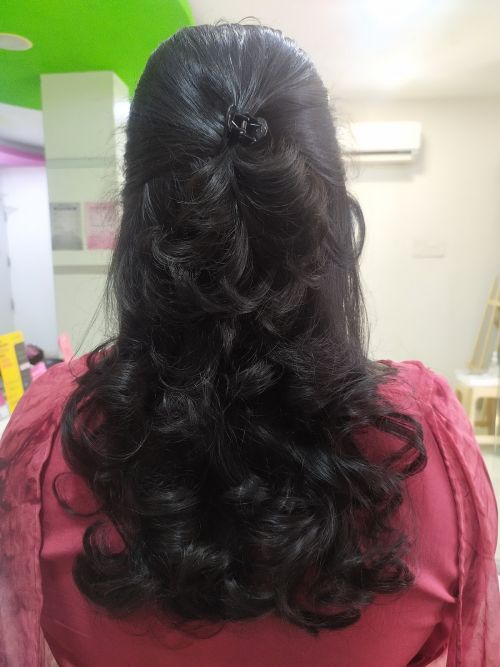 Sri Dharanis Mens Beauty Parlour