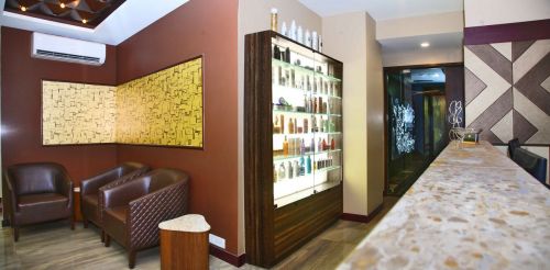 Adoniaa Hair And Beauty Salon For Women