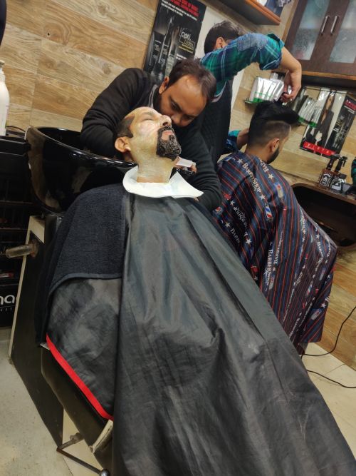 Roxy Salon Unisex Salon