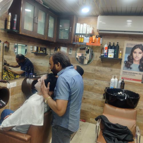 Roxy Salon Unisex Salon
