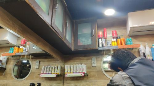 Roxy Salon Unisex Salon