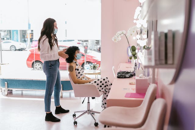 Future-Forward: Seamless Payments in Salon Management
