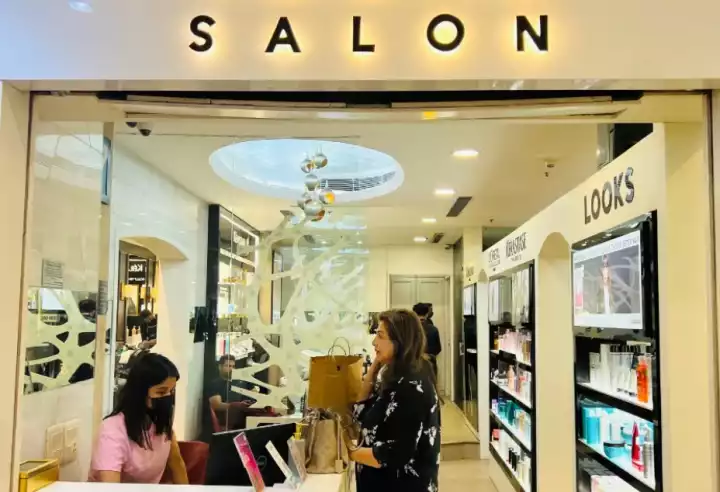 Salon in Saket