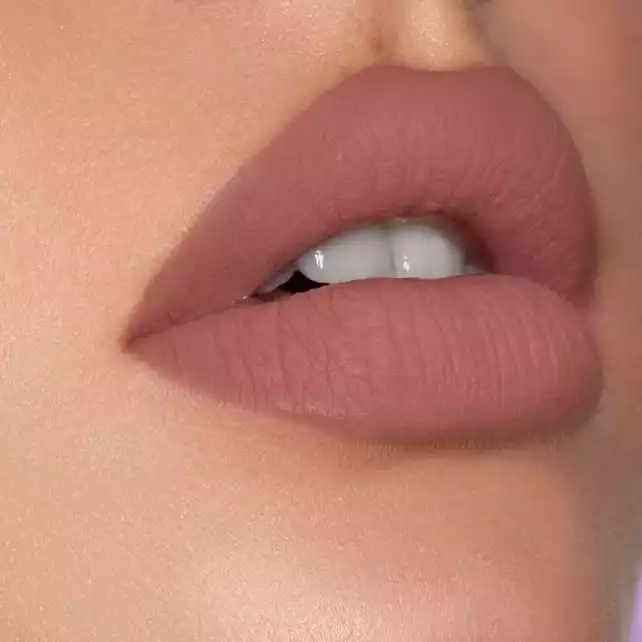 Top 20 Lipstick shade for Plumping lips that will make you look Hot !!
