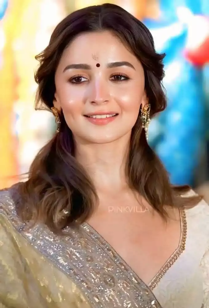 Top 20 Best Makeup for Indian skin You can do without any help!