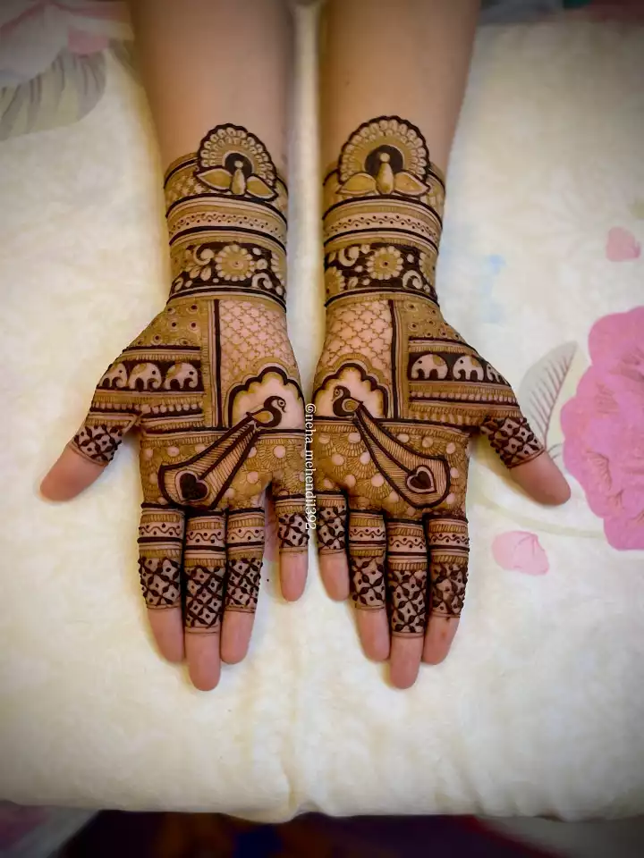 Arabic mehndi design to try for Indian festival
