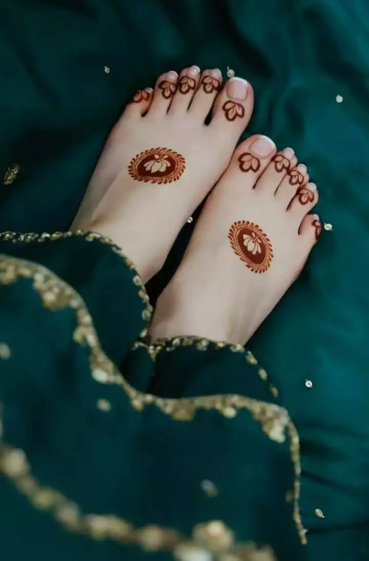 Mehndi design feet for Eid