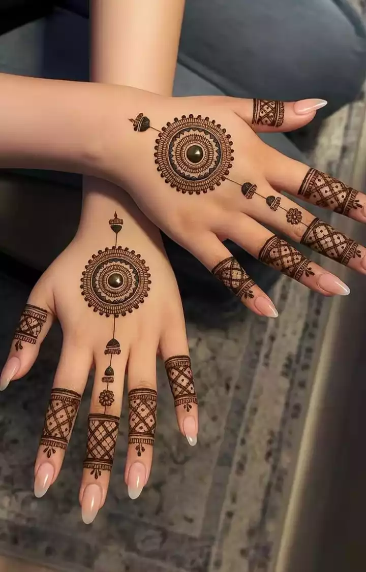 Aesthetic Mehndi Design for teenage girls