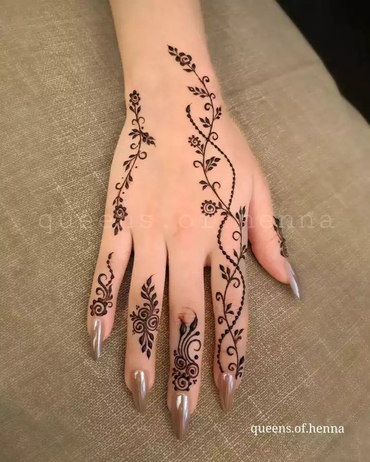 30 amazing Mehndi design on ungli par for Indian girls