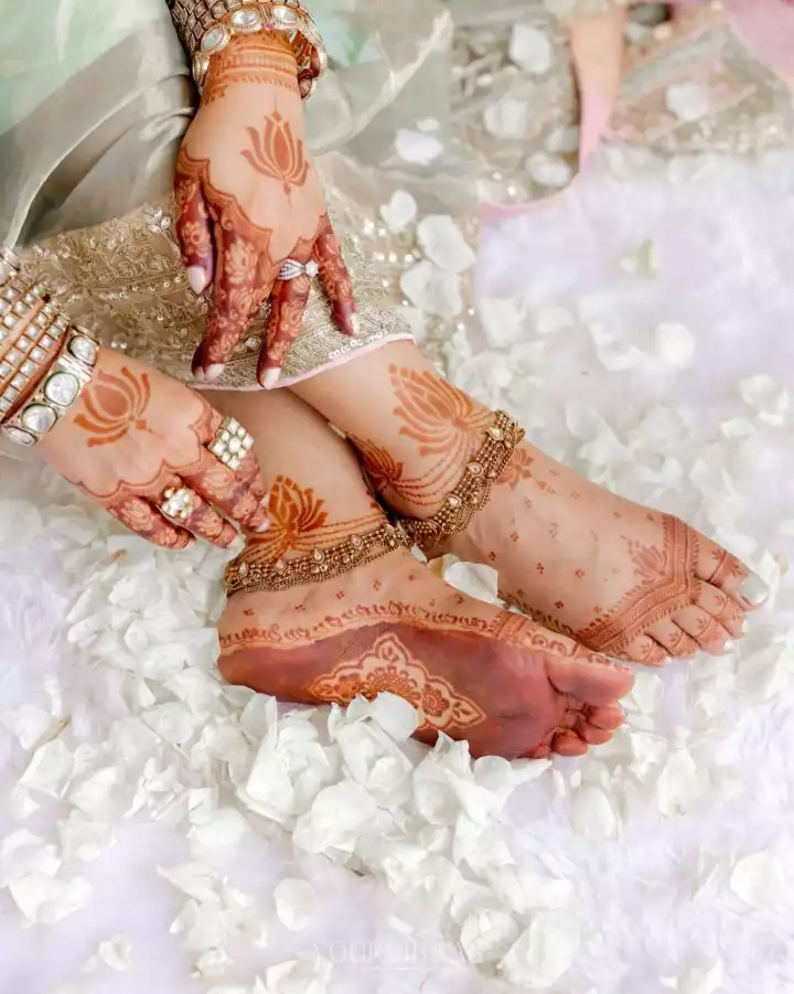30 Lotus mehndi Designs to try | Kamal design in Mehndi.
