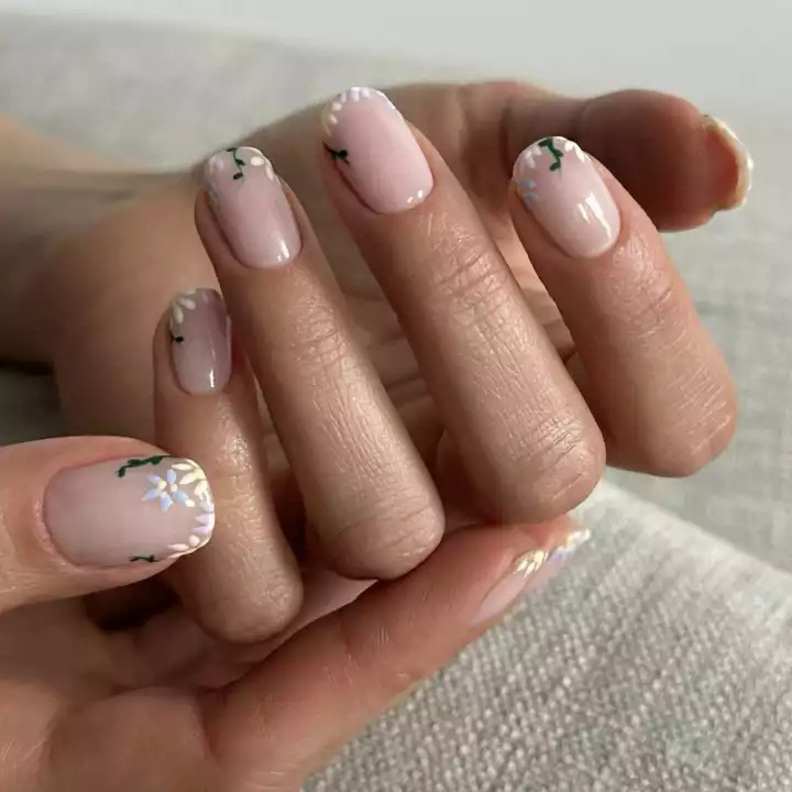 Try squoval Nail art